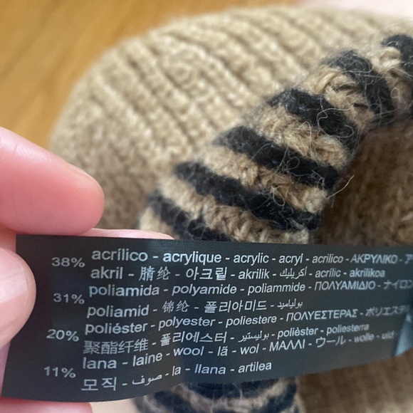 NWT ZARA Beanie Hat & Winter Scarf Set Black Tan Minimalist Chic Contemporary - Picture 7 of 7